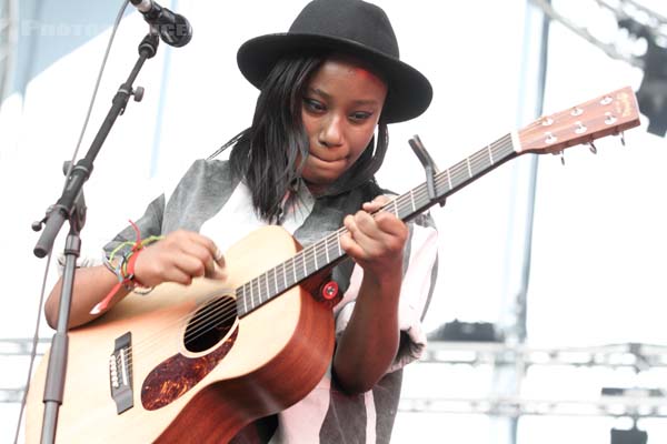 DENAI MOORE - 2014-06-01 - PARIS - Parc de Bagatelle - 